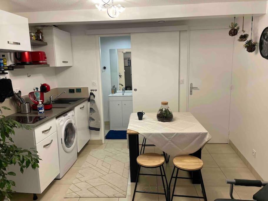 Ferienwohnung Le Cocon Balneo Sens Exterior foto